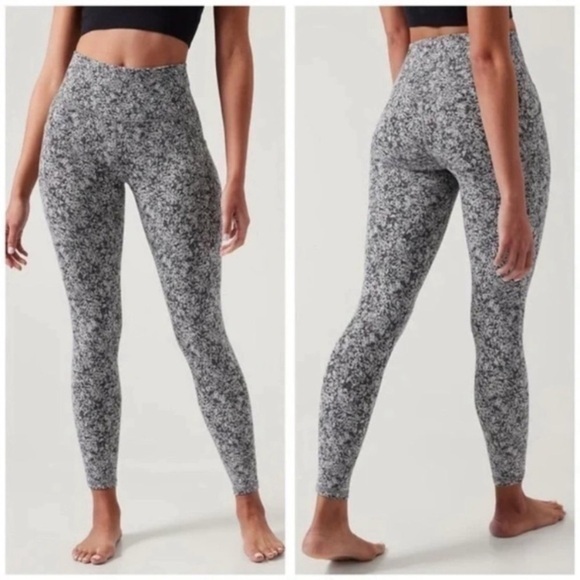 Athleta XS Salutation Stash 7/8 Tights Leggings Textured Black Floral‎ Pockets - Picture 1 of 14